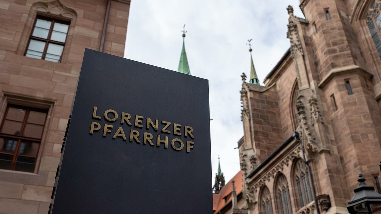 Blick vom Lorenzer Pfarrhof Richtung Lorenzkirche