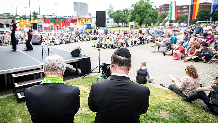 Gottesdienst: Eine Brücke zwischen Religionen
