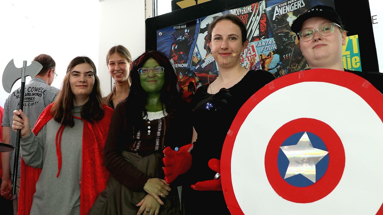 Nahaufnahme von Captain America, Hulk, Iron Man und Thor