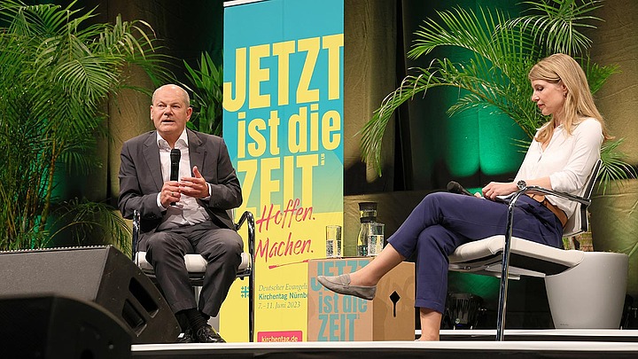 Politik: Bundeskanzler Olaf Scholz nimmt Stellung