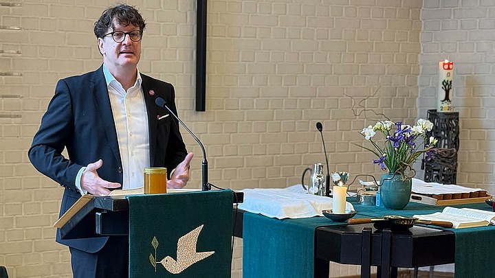 Pressemeldung: Verschieden und doch verbunden