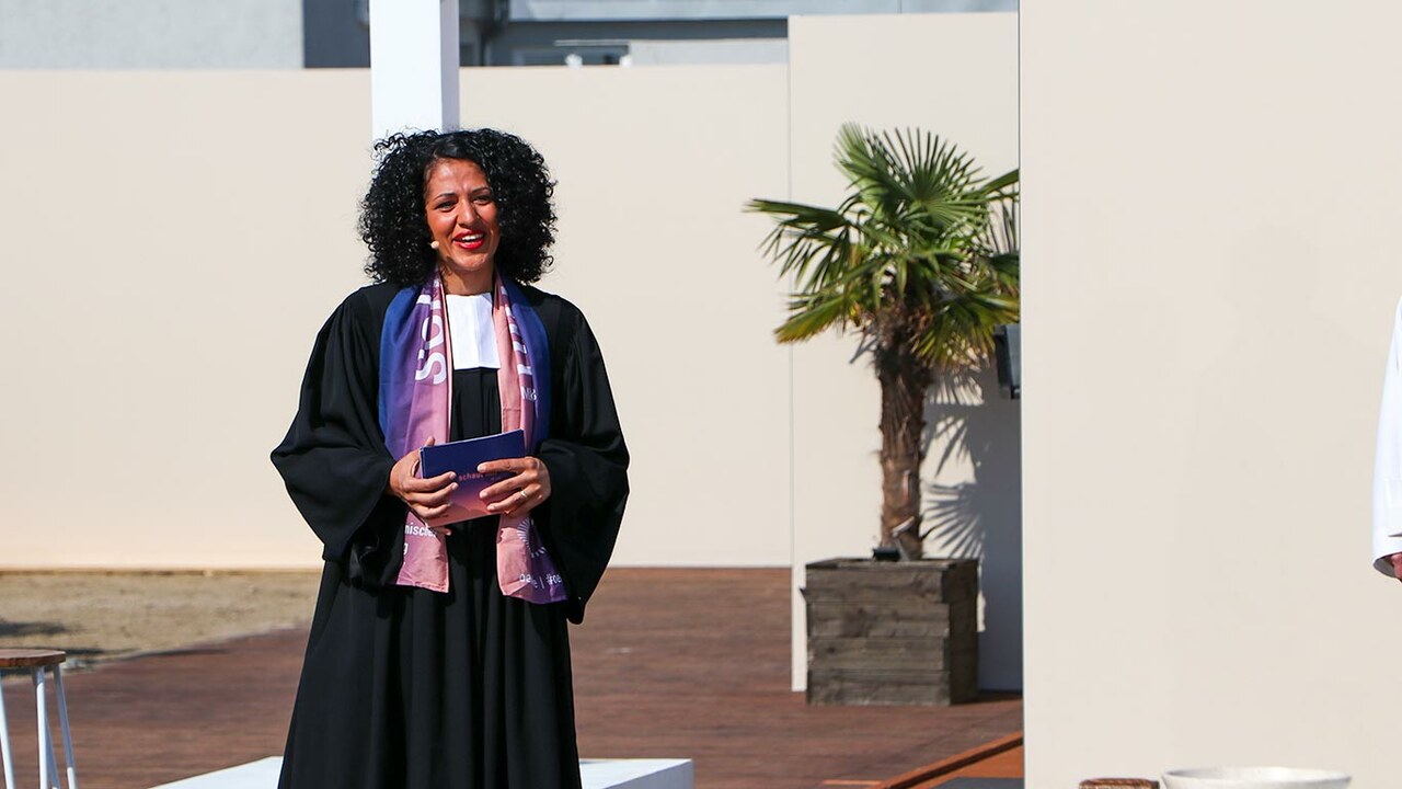 Sarah Vecera beim Eröffnungsgottesdienst vom Ökumenischen Kirchentag in Frankfurt 2021