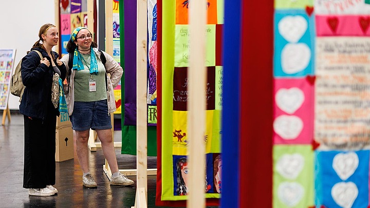 Begegnung: Nina entdeckt den Markt der Möglichkeiten