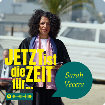 Podcastgrafik "Jetzt ist die Zeit für" mit Sarah Vecera