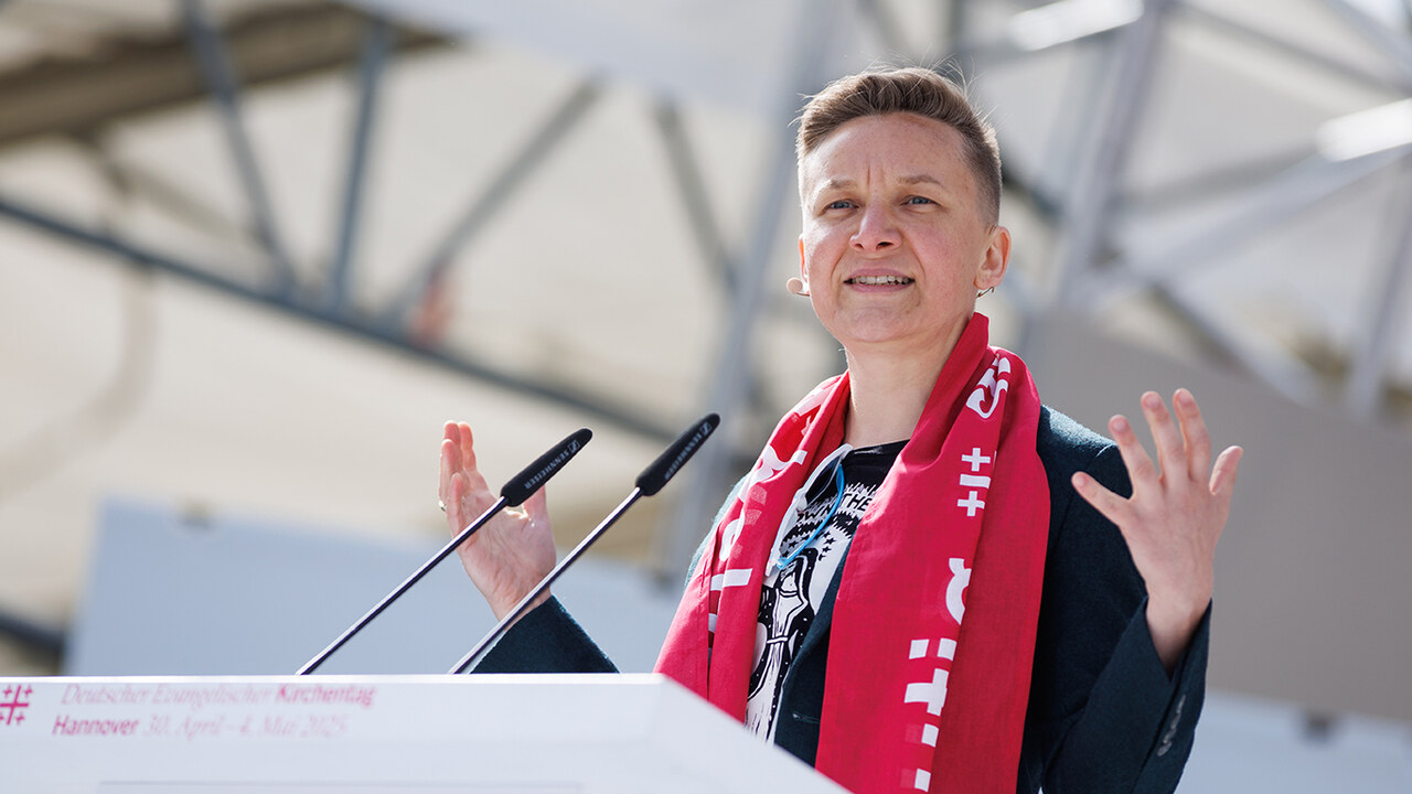 Predigerin Hanna Reichel beim Schlussgottesdienst
