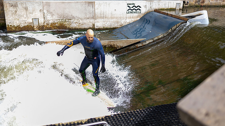 Tauferinnerung: Kirchentag mit Surfbrett