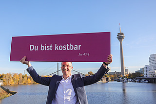 Präses Thorsten Latzel mit Losung