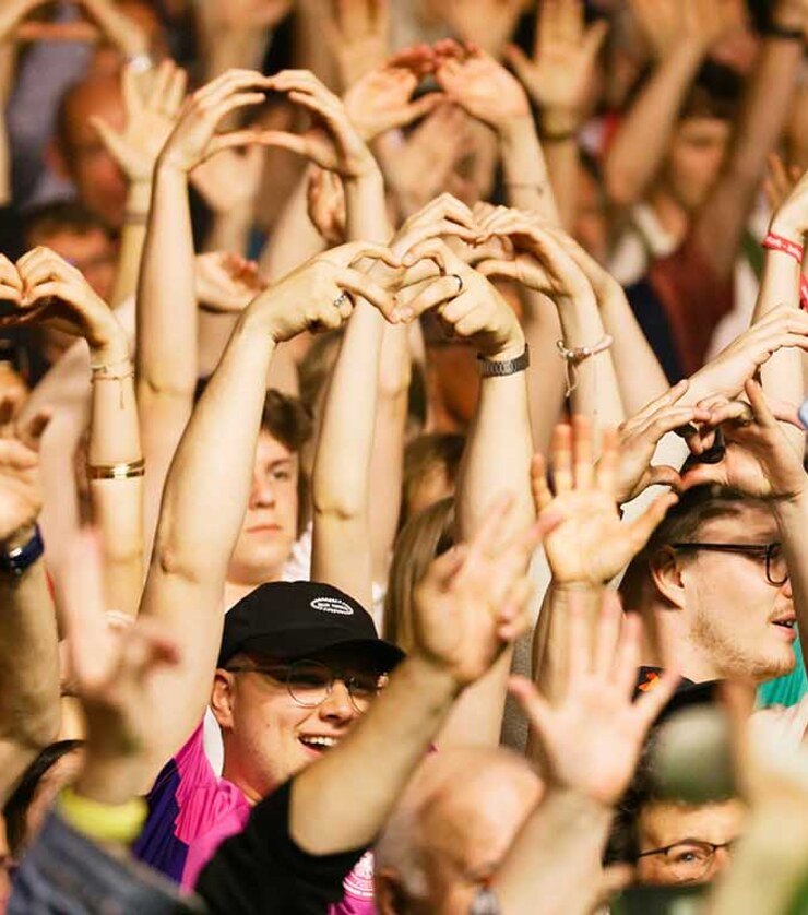 Konzertbesucherinnen beim Konzert 