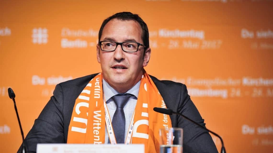 Stephan Menzel bei der Pressekonferenz zur Eröffnung des Kirchentages in Berlin 2017 