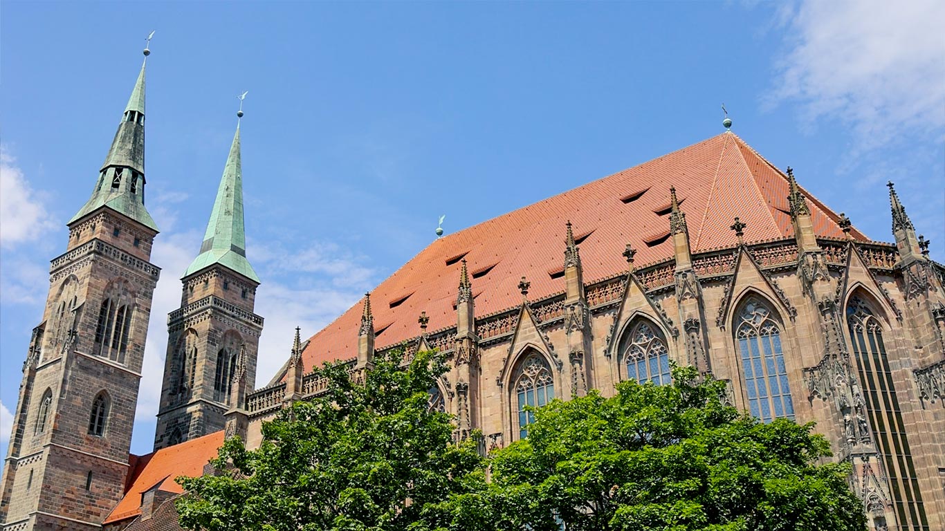 Seitenansicht der Sebalduskirche in Nürnberg